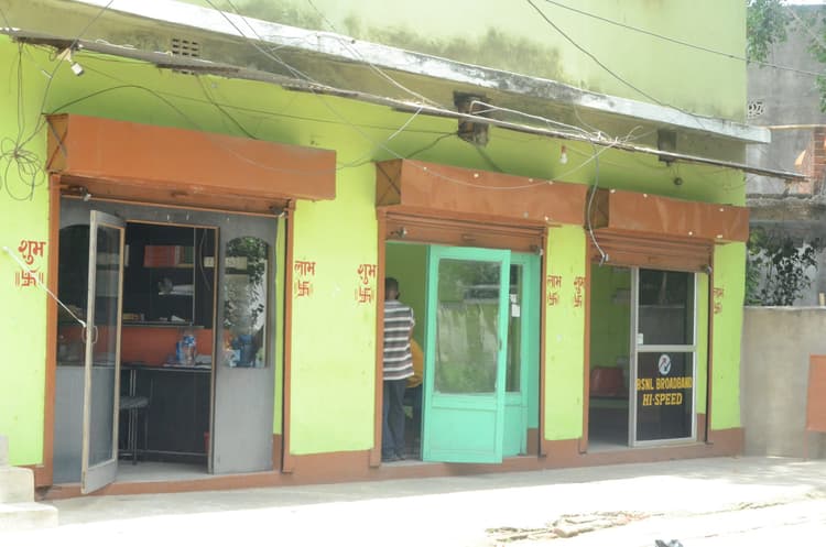 बीएसएनएल के सिम कार्ड की खरीद-बिक्री से शुरू किया काम, फिर विभागों में बना ली पैठ