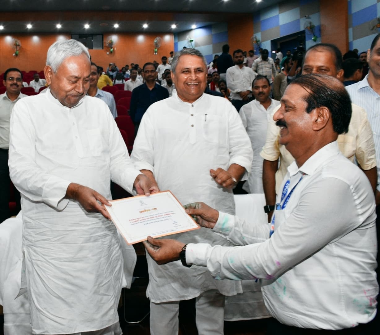 झमाझम बारिश के बीच सीएम ने वाल्मीकि सभागार का किया लोकार्पण