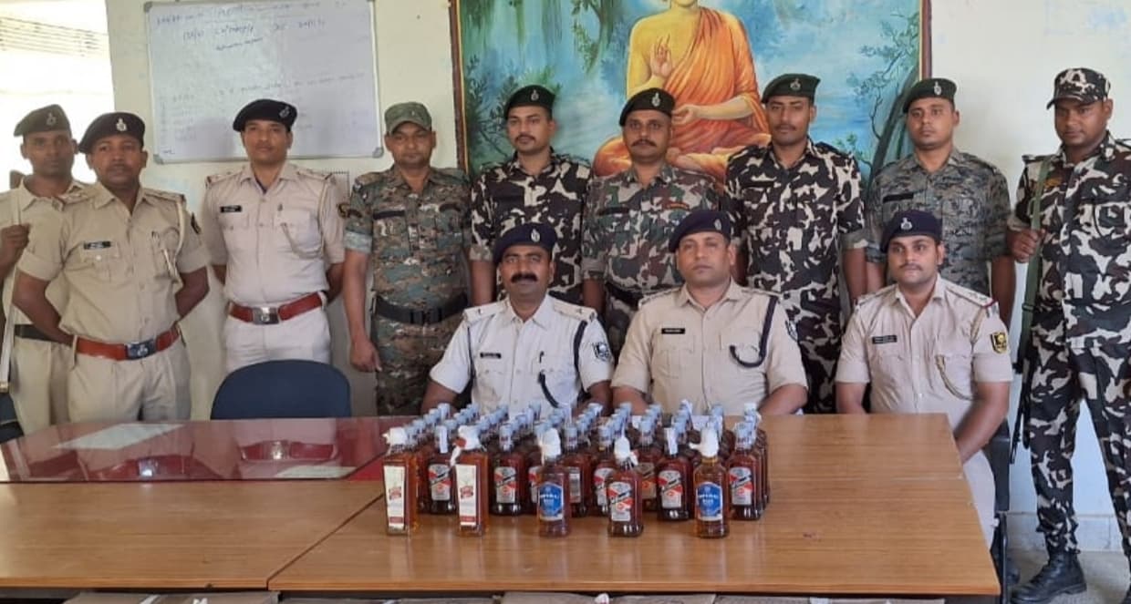 होंडा सिटी कार से 975 बोतल शराब बरामद