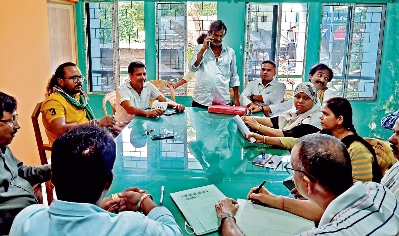 अतिक्रमण के मुद्दे पर निगम के बोरो चेयरमैन ने की पार्षदों के साथ बैठक