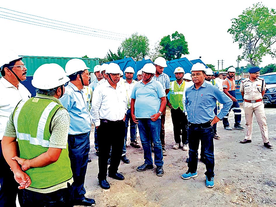 इसीएल के निदेशक ने किया कुनुस्तोड़िया क्षेत्र का दौरा