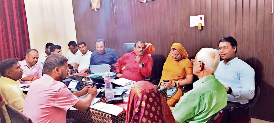 नगर सरकार की कैबिनेट की पहली बैठक में दो सौ से अधिक योजनाओं पर निर्णय