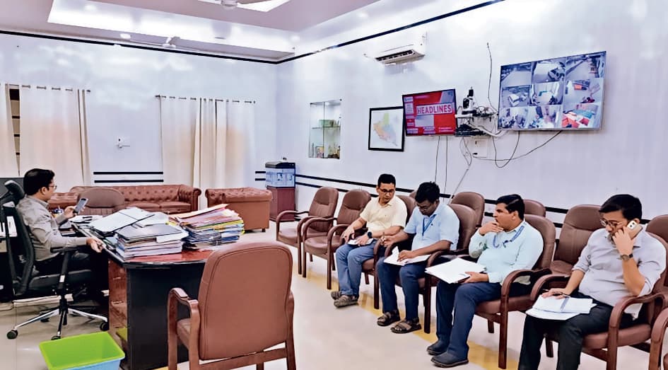 स्कूली जांच में लापरवाही बरतने पर संबंधित अधिकारियों पर होगी कार्रवाई : डीएम