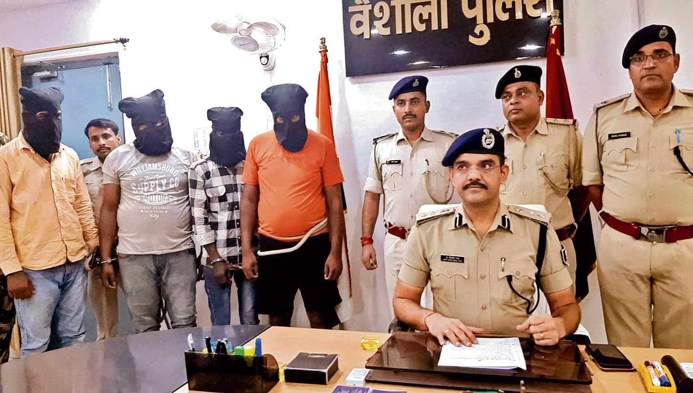 सीएसपी संचालक से हुई लूट का पुलिस ने किया खुलासा, चार बदमाश गिरफ्तार