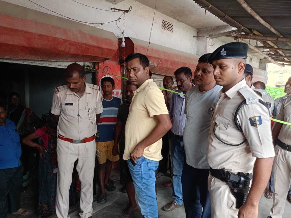 रिटायर्ड शिक्षक हत्याकांड में एसडीपीओ ने परिजनों से की पूछताछ