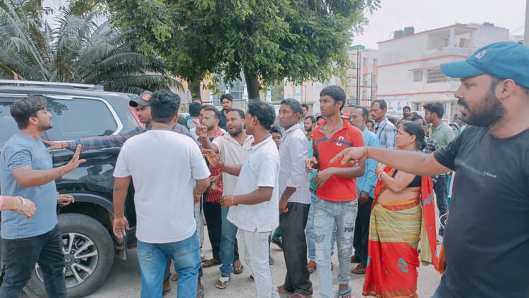 नवविवाहिता की फंदे से लटक कर मौत, मायके वालों ने लगाया हत्या का आरोप