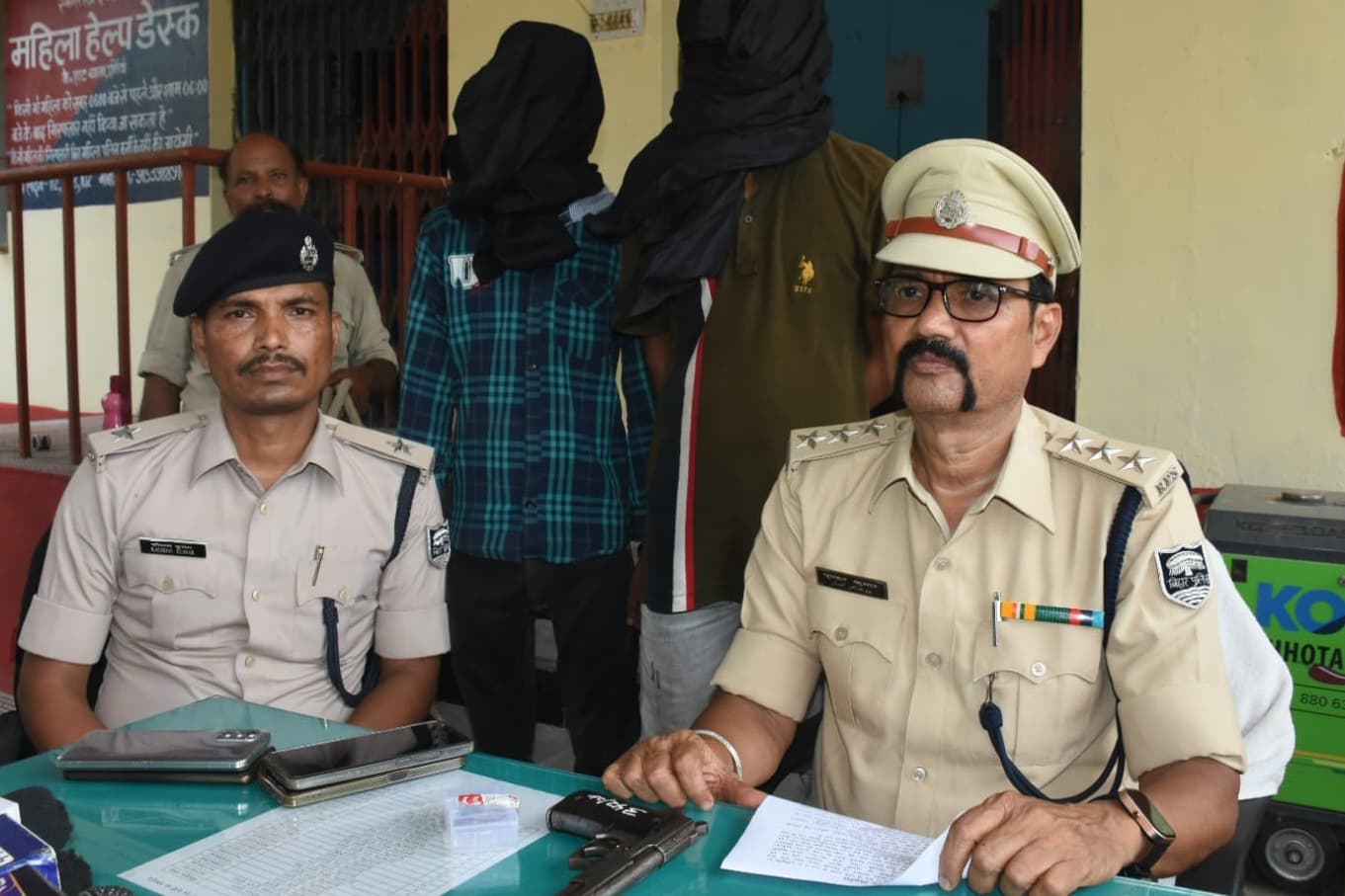 लोडेड पिस्टल के साथ दो अपराधी गिरफ्तार