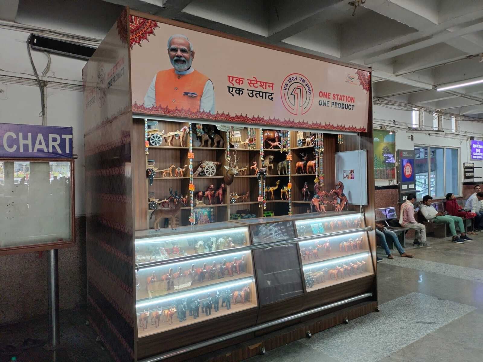 गया सहित 19 स्टेशनों पर चल रहे ''एक स्टेशन एक उत्पाद'' के स्टॉल