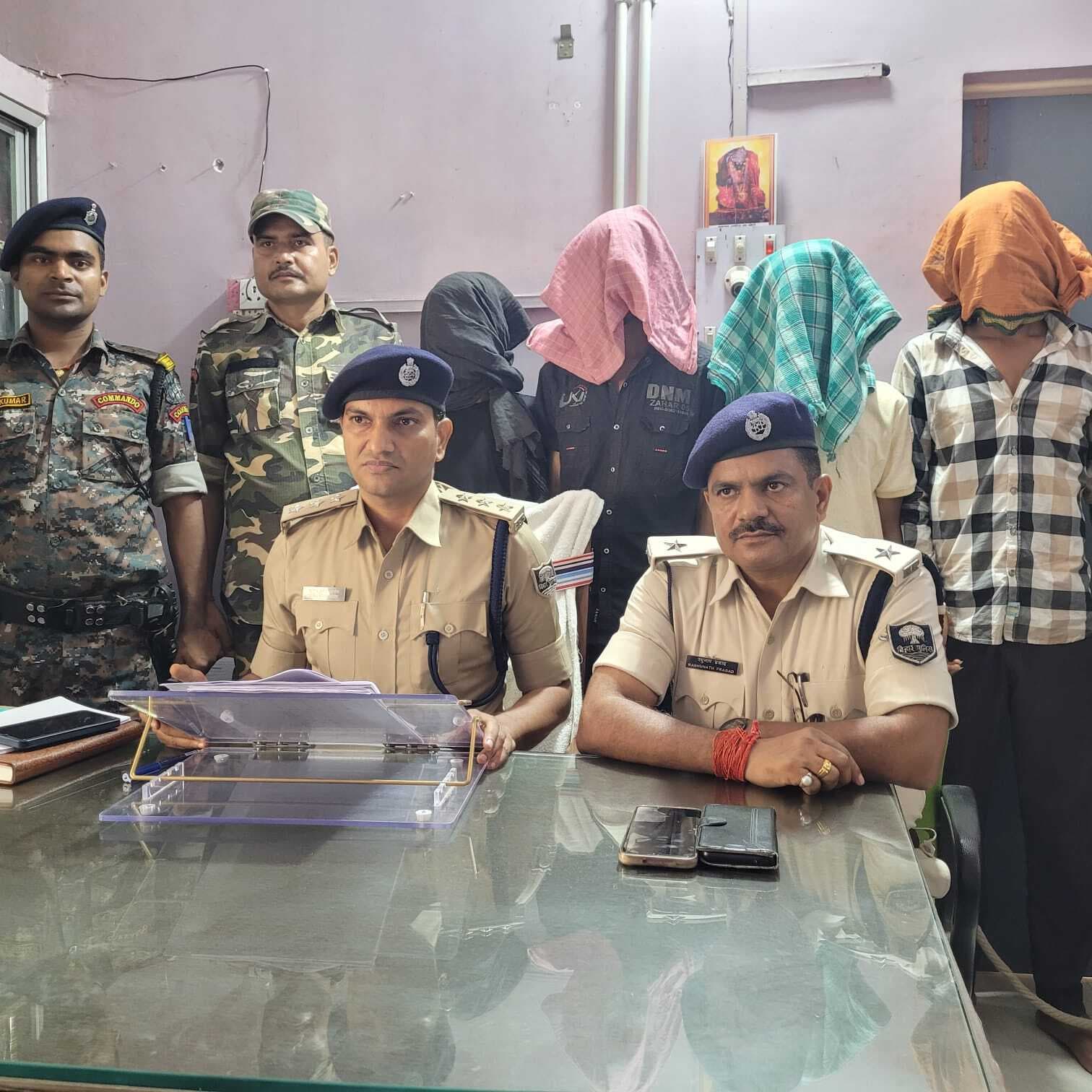 बैंककर्मी से लूटकांड में चार बदमाश गिरफ्तार