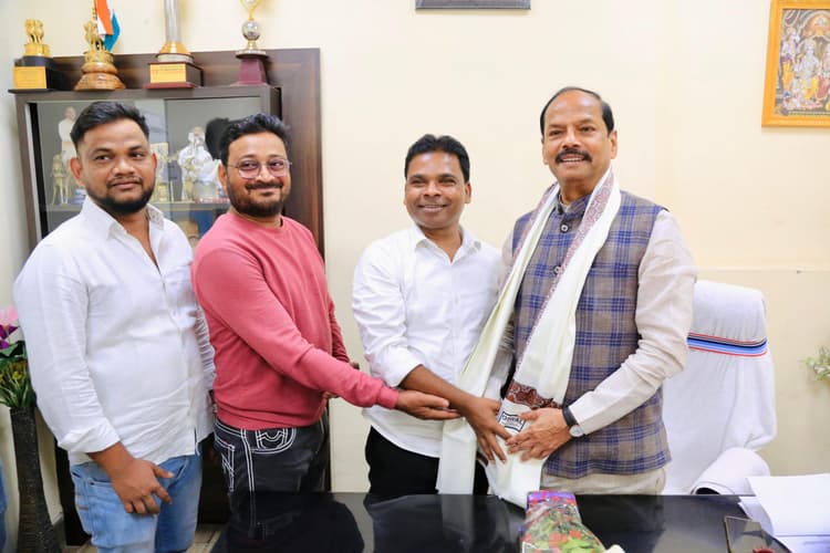 ओडिशा के राज्यपाल रघुवर दास से मिले पूर्व मंत्री रामचंद्र सहिस