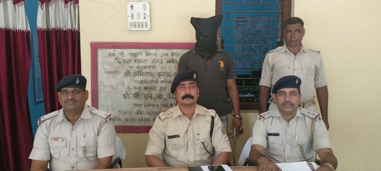13 मामलों में वांटेड फिरोज को चितरा पुलिस ने गिरफ्तार कर भेजा जेल