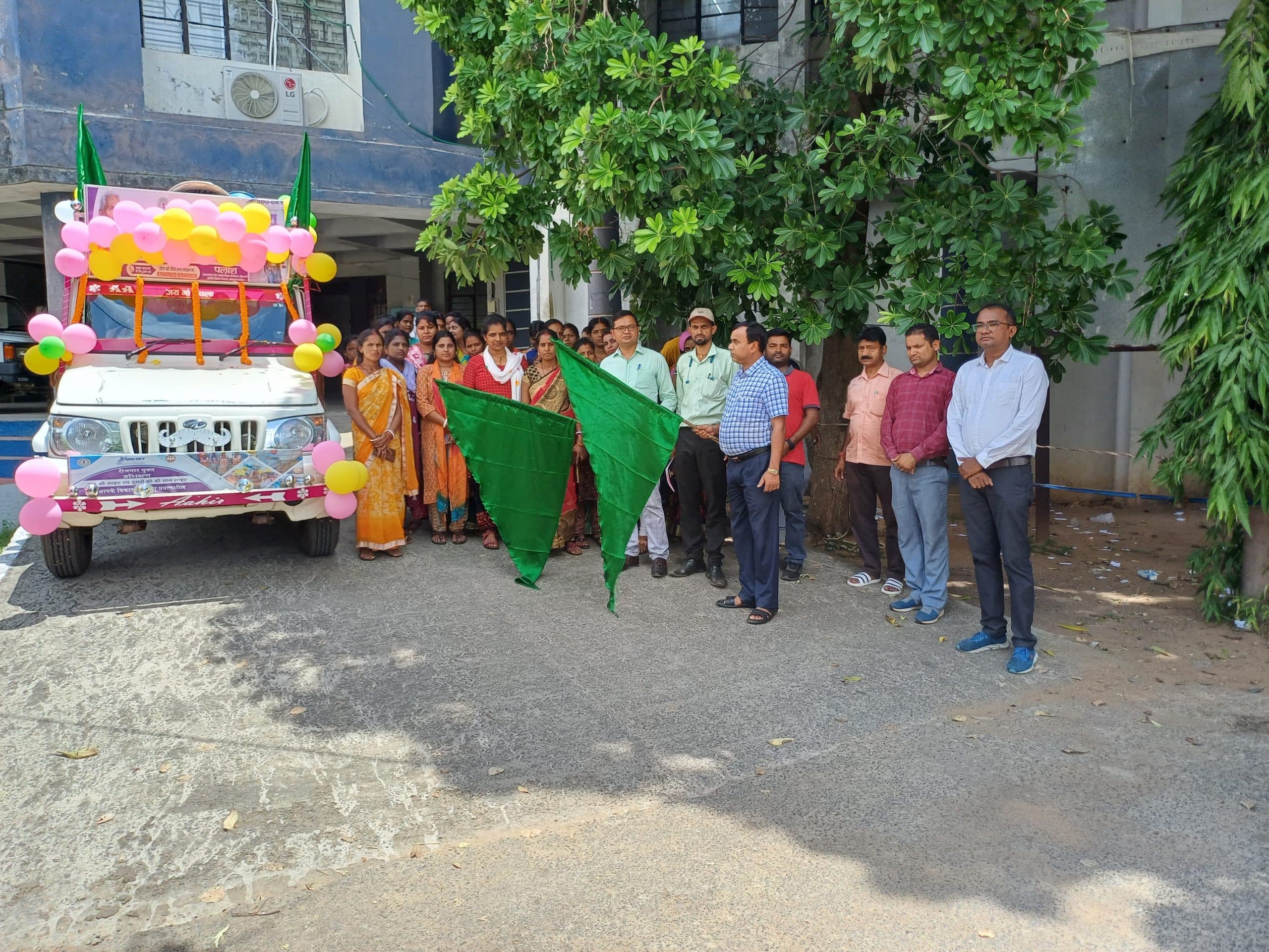 डीडीसी ने कौशल विकास जागरुकता रथ किया रवाना