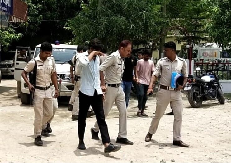 पश्चिम बंगाल में व्यवसायी पर हुए जानलेवा हमला मामले में बंगाल पुलिस ने तीन संदिग्ध को पकड़ा