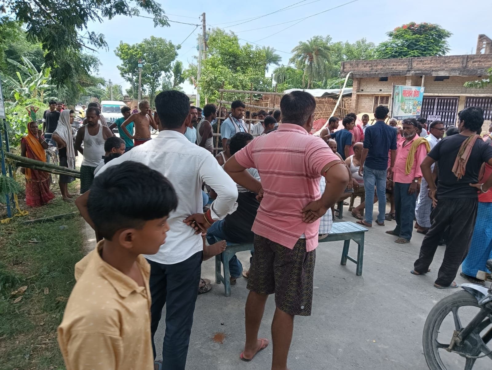 डंपर की ठोकर से सीएसपी संचालक मौत, सड़क जाम