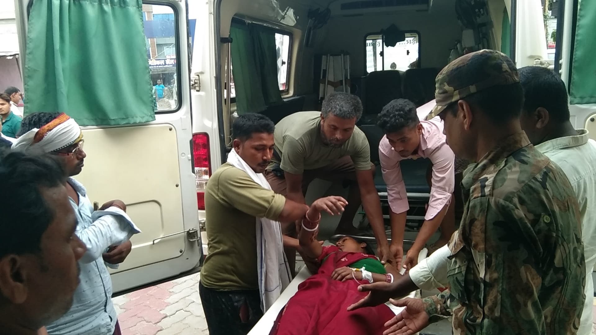 बसढ़िया में ऑटो सवार महिला को बाइक सवार बदमाशों ने मारी गोली