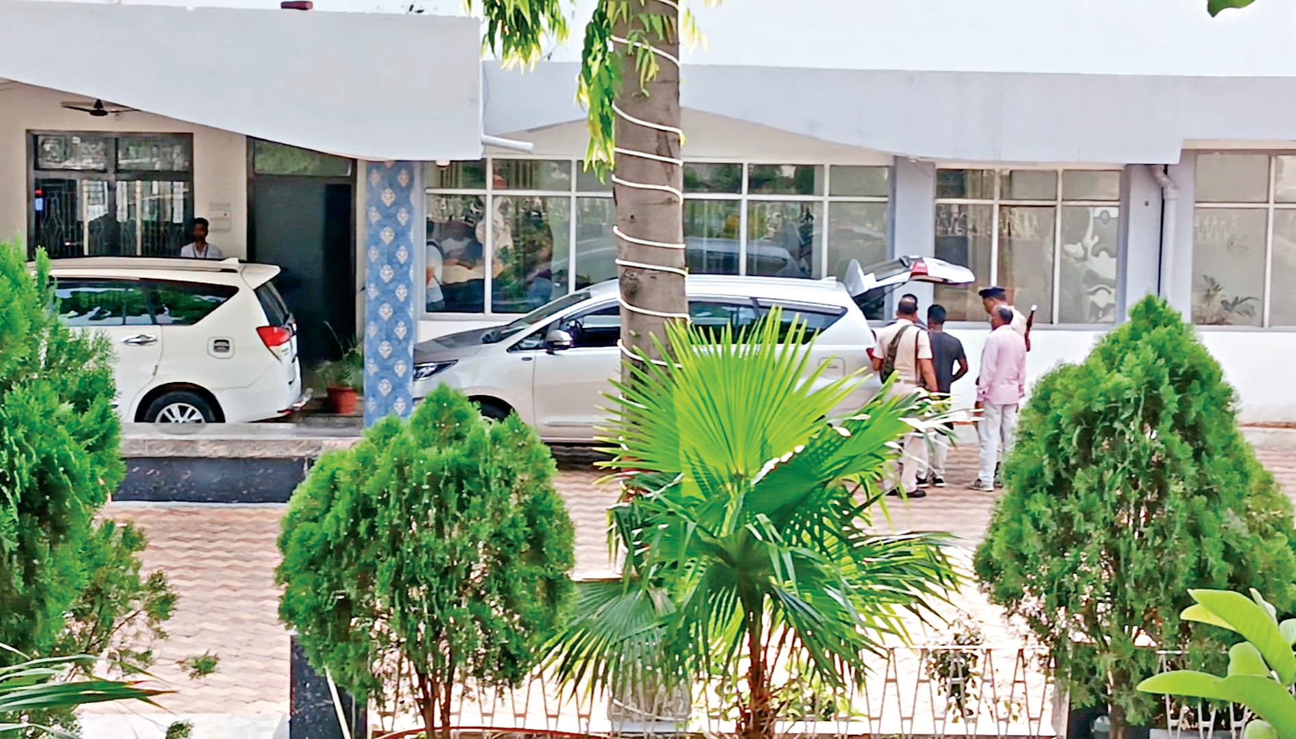 नीट पेपर लीक में ओएसिस स्कूल के प्रिंसिपल व वाइस प्रिंसिपल गिरफ्तार