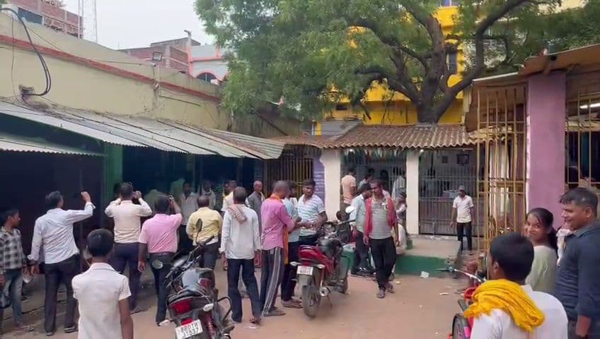 मसौढ़ी में रजिस्ट्री ऑफिस में दो गुटों में झड़प, फायरिंग