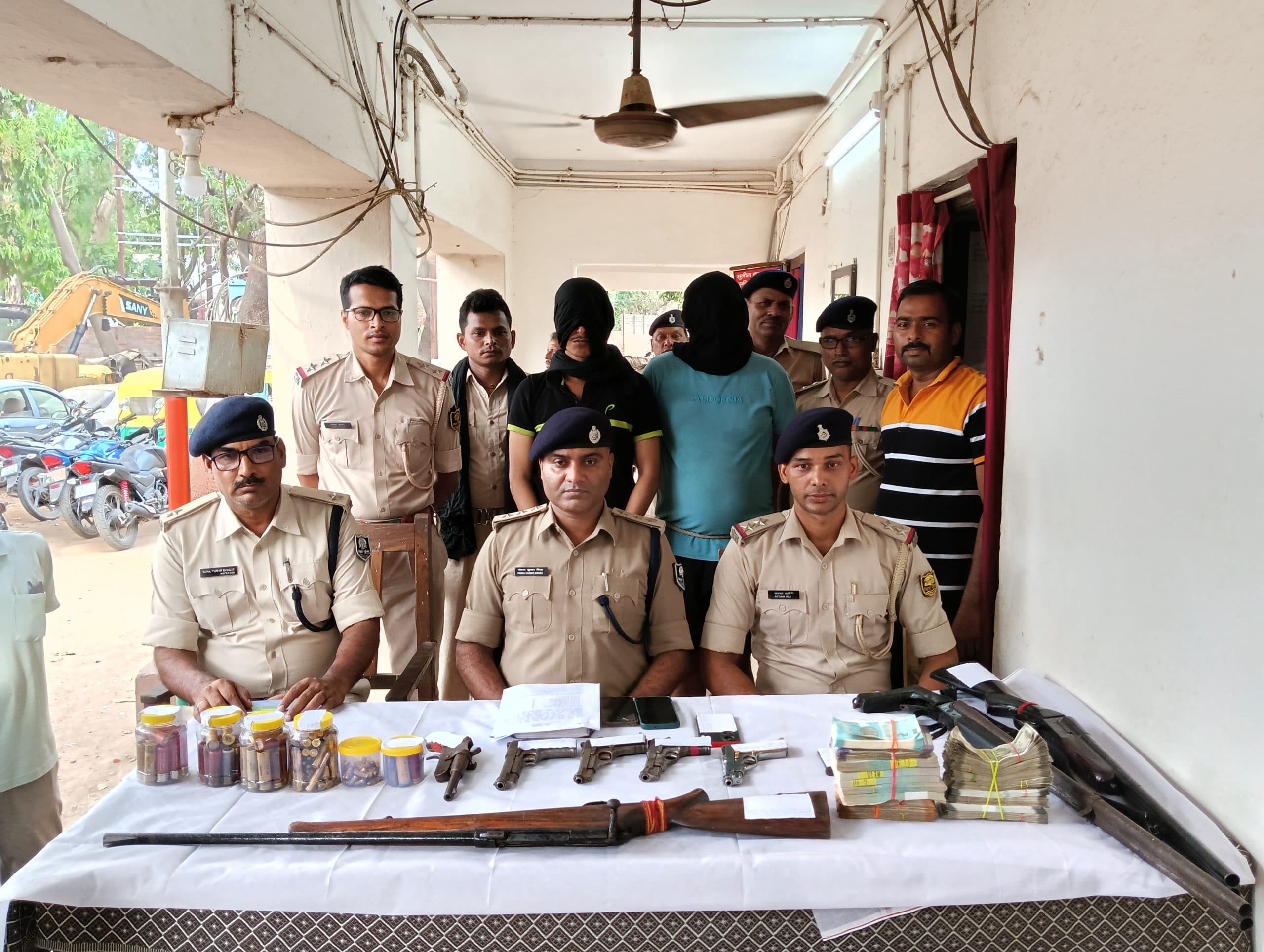 मनेर में हथियार के साथ दो लोग गिरफ्तार