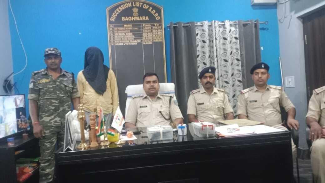 डेको में घटना को अंजाम देने से पहले लोडेड कट्टा के साथ पकड़ाया युवक