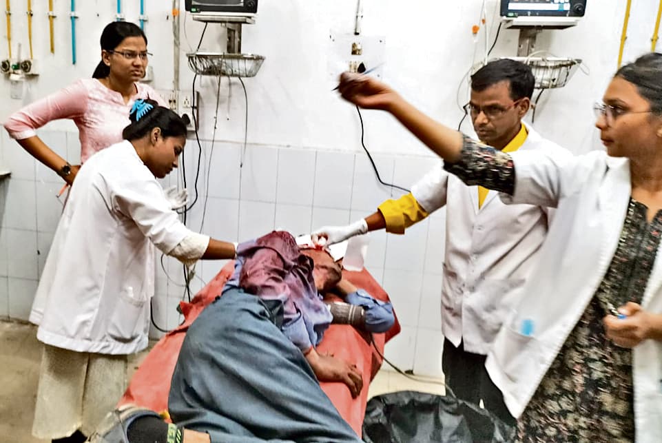 दुर्घटना में घायल बुजुर्ग को अस्पताल पहुंचा युवक ने बचायी जान