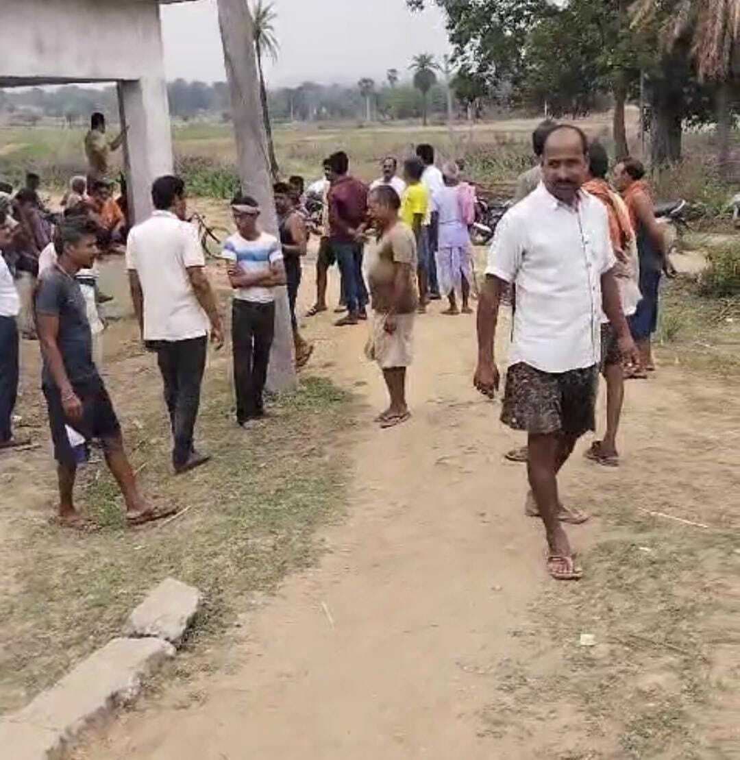 श्मशान घाट जमीन की सीओ ने करायी मापी