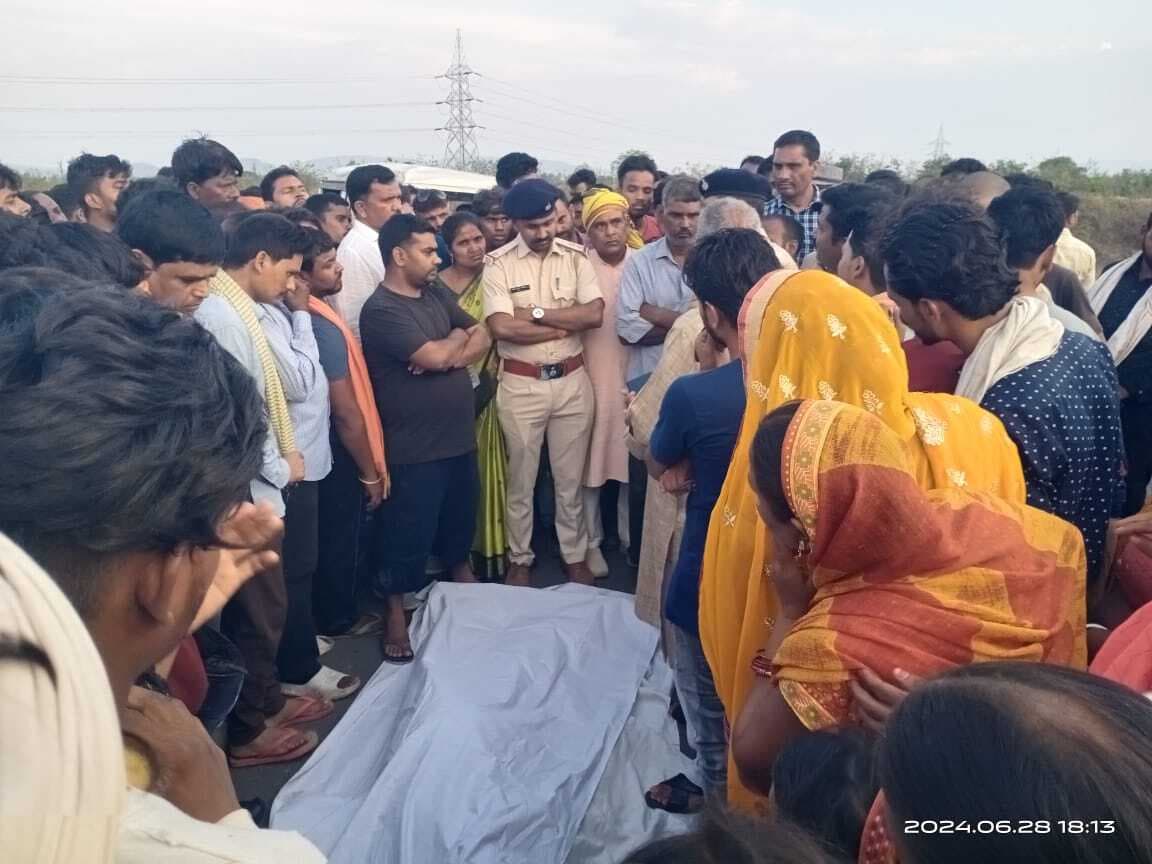 मिला आश्वासन, नौ घंटे बाद हटा सड़क जाम