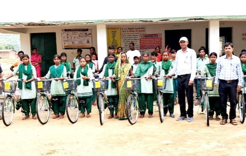 उमवि पंचरुखी तिलैया में साइकिल वितरण