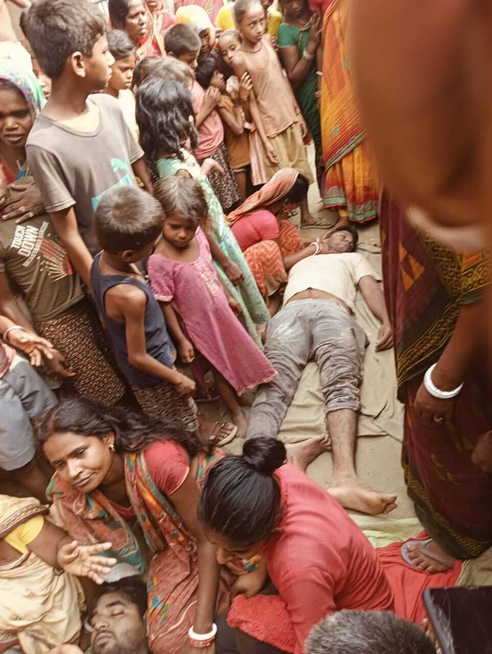 चापाकल का पाइप उखाड़ने में हाइटेंशन तार के संपर्क में आने से दो सगे भाई की मौत, मिस्त्री रेफर