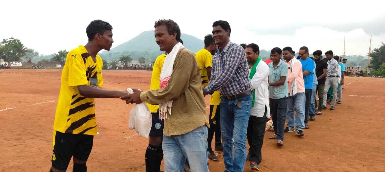 हूल दिवस के उपलक्ष्य में यूथ क्लब की ओर से फुटबॉल प्रतियोगिता का आयोजन