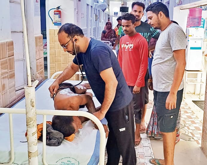 करेंट लगने से दो श्रमिकों की मौत, दो की हालत गंभीर