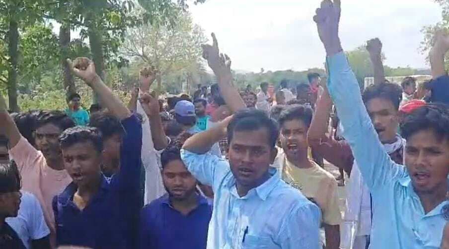 हाइवा की चपेट में आने से थाना के निजी चालक की हुई मौत