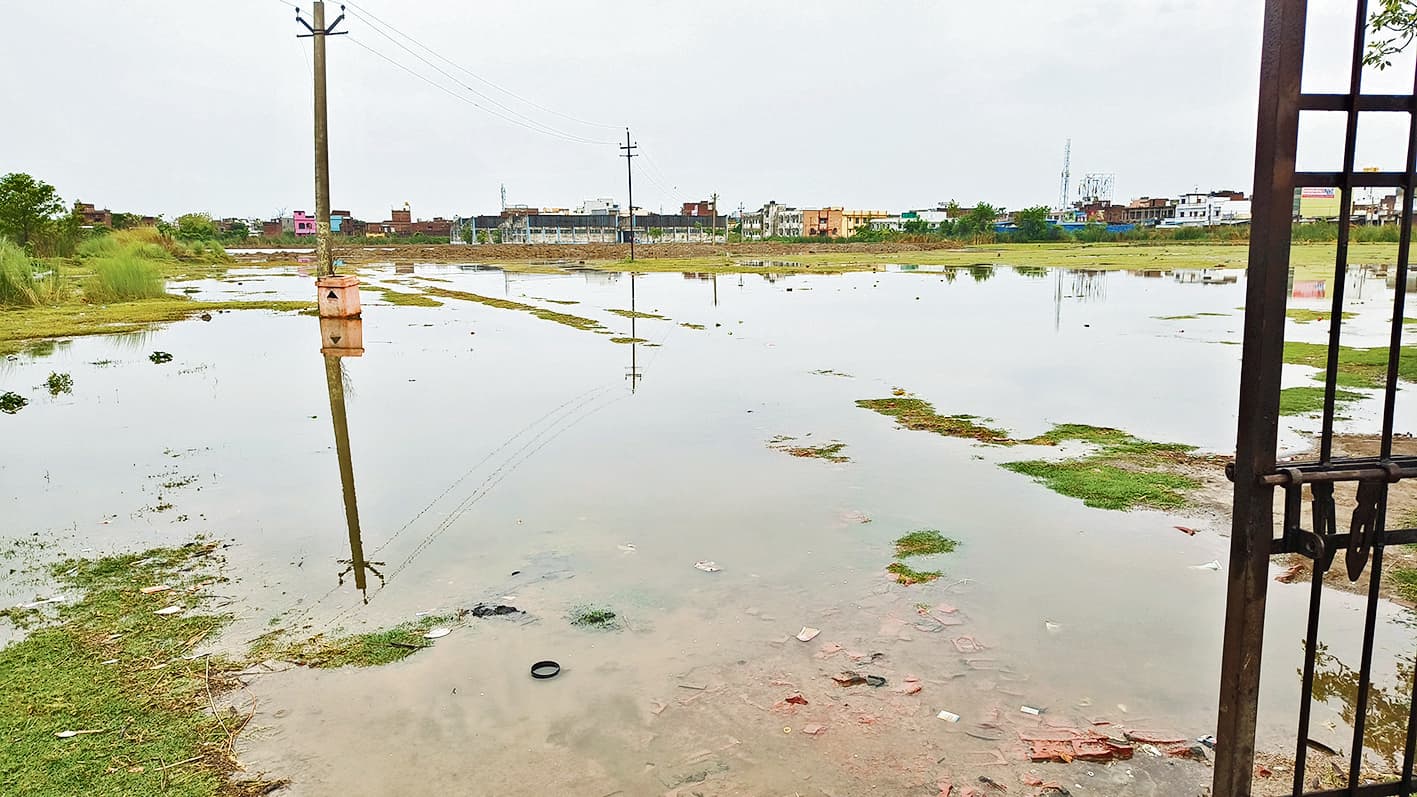 बारिश से शहर नरक में तब्दील, नाले-नालियां जाम