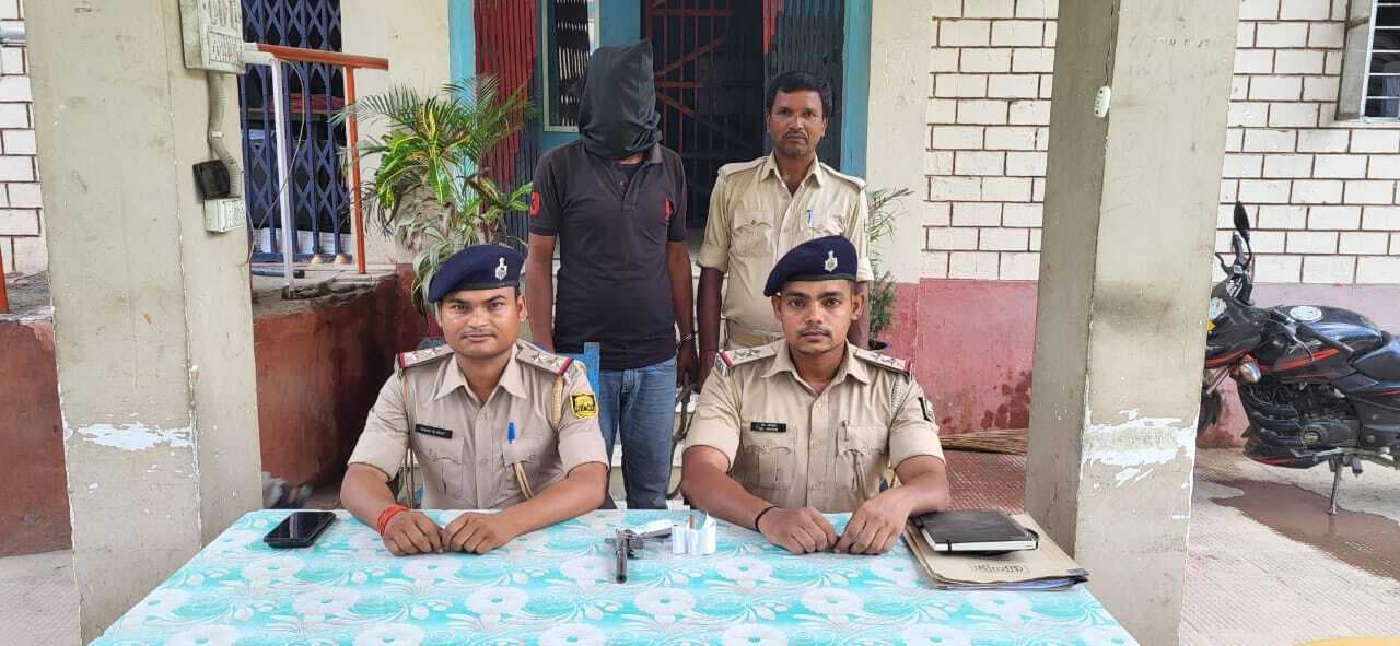 फायरिंग करने का आरोपित युवक कट्टा व कारतूस के साथ गिरफ्तार