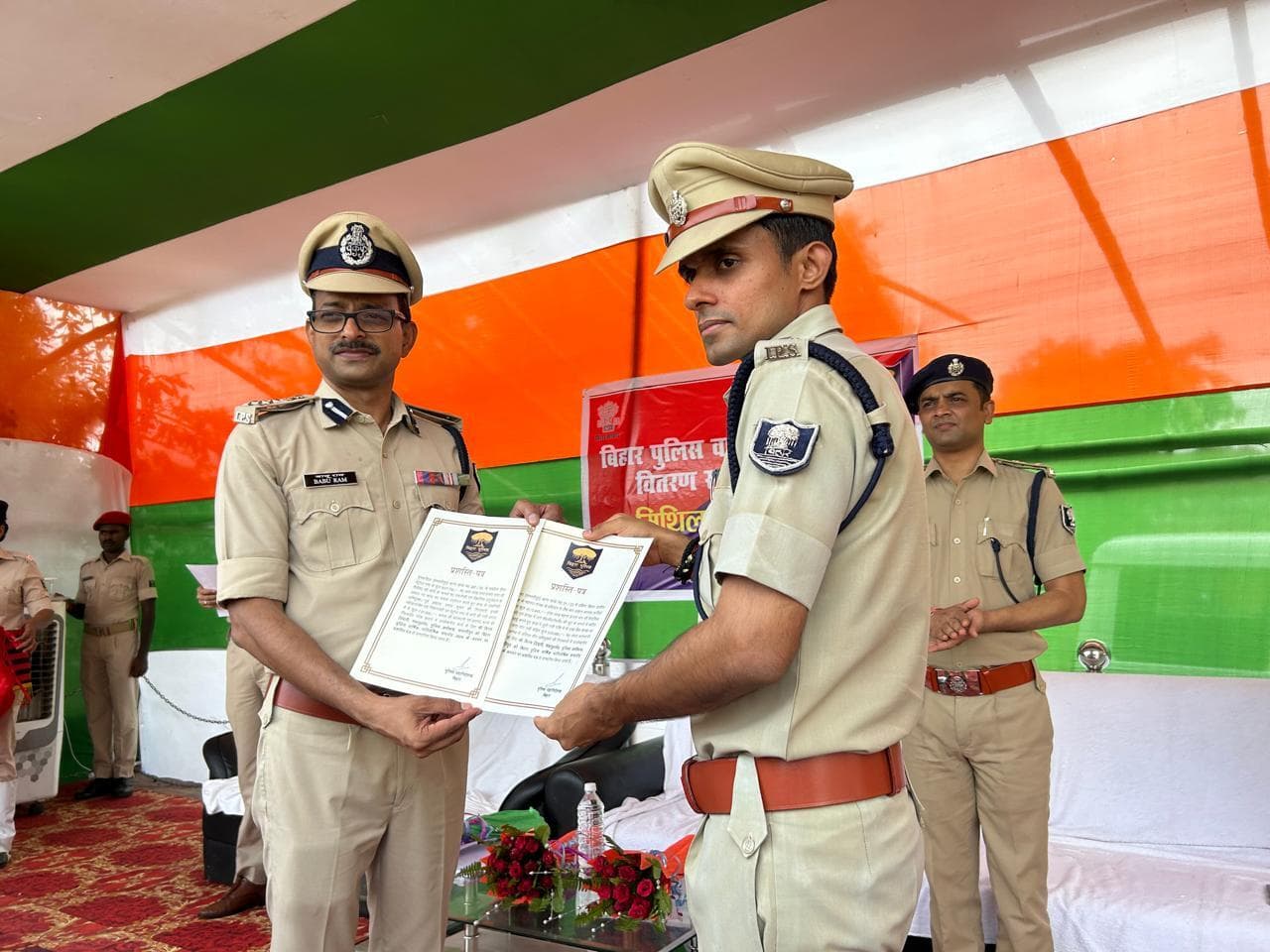 दो चर्चित कांडों के सफल खुलासे में सराहनीय कार्य के लिए एसपी सहित 22 पुलिस पदाधिकारी व कर्मी पुरस्कृत