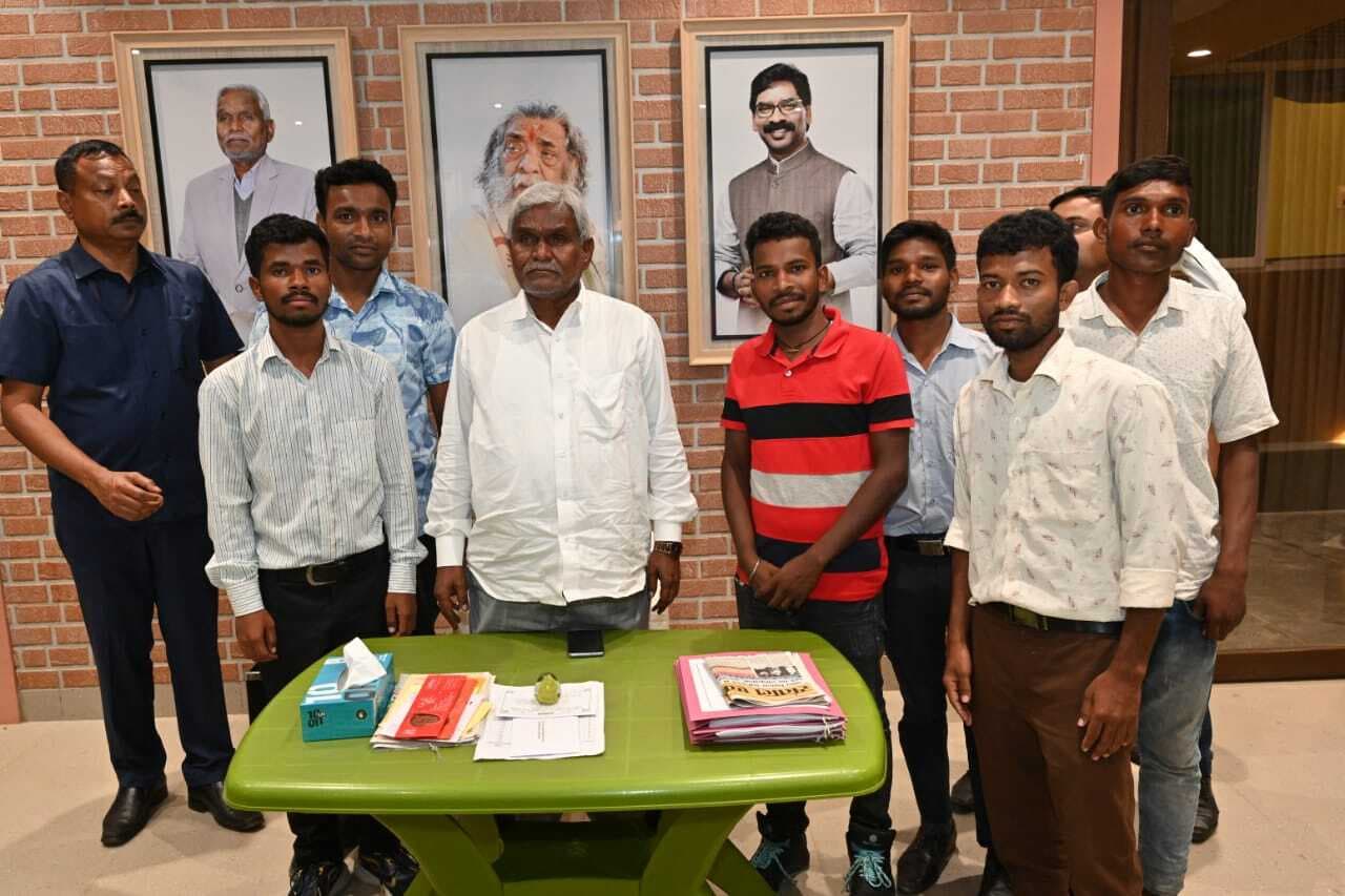 ग्रामीणों ने सीएम को बतायी गांव की समस्याएं