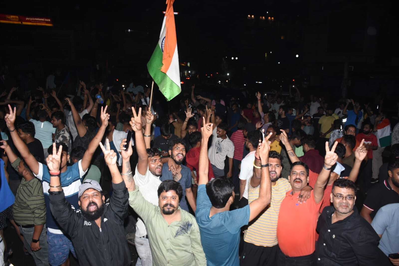 भारत की जीत पर जश्न में डूबी रांची, जमकर फूटे पटाखे