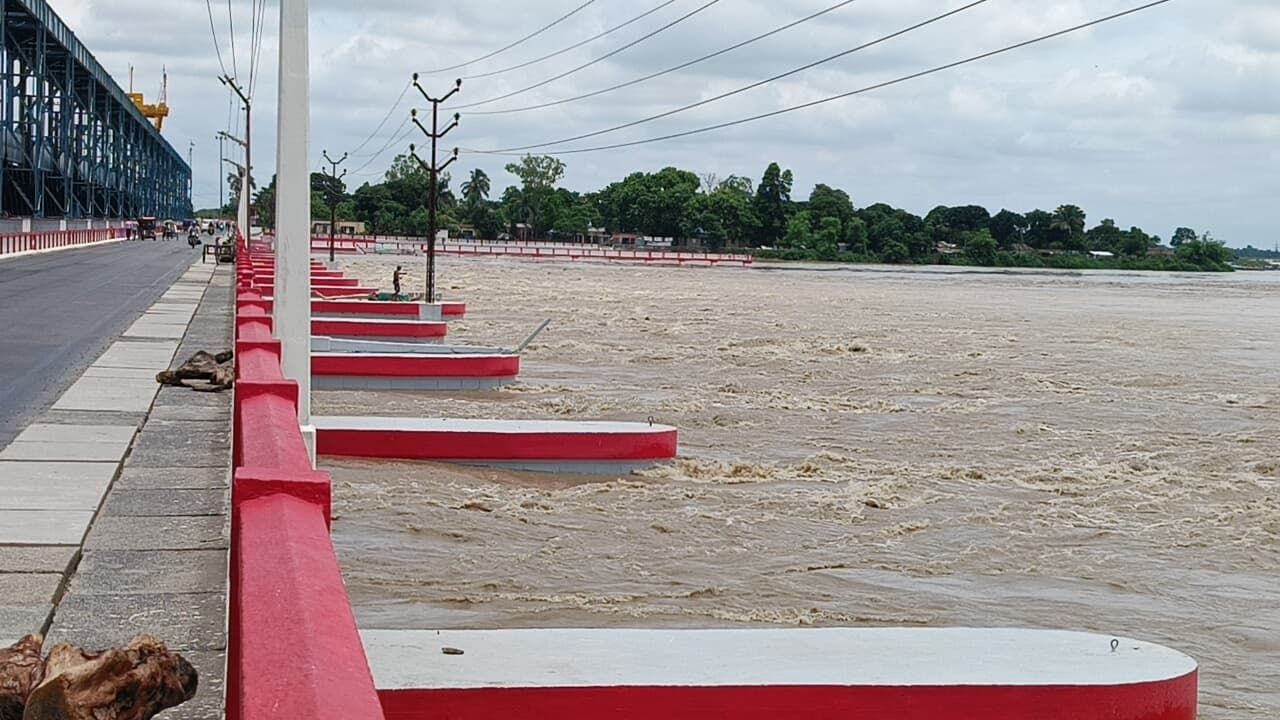 कोसी नदी के जलस्तर में बढ़ोतरी, कोसी बराज के खोले गए 29 फाटक, सुरक्षित हैं सभी स्पर व तटबंध