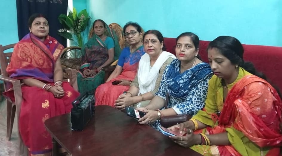 भाजपा महिला मोर्चा ने सुनीं प्रधानमंत्री के मन की बात