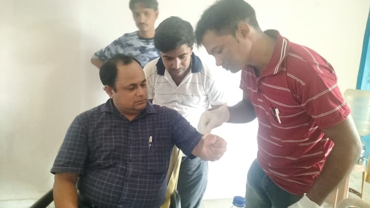 सारठ में डॉक्टर-कर्मियों से मारपीट व क्वार्टर पर पथराव, मामला दर्ज