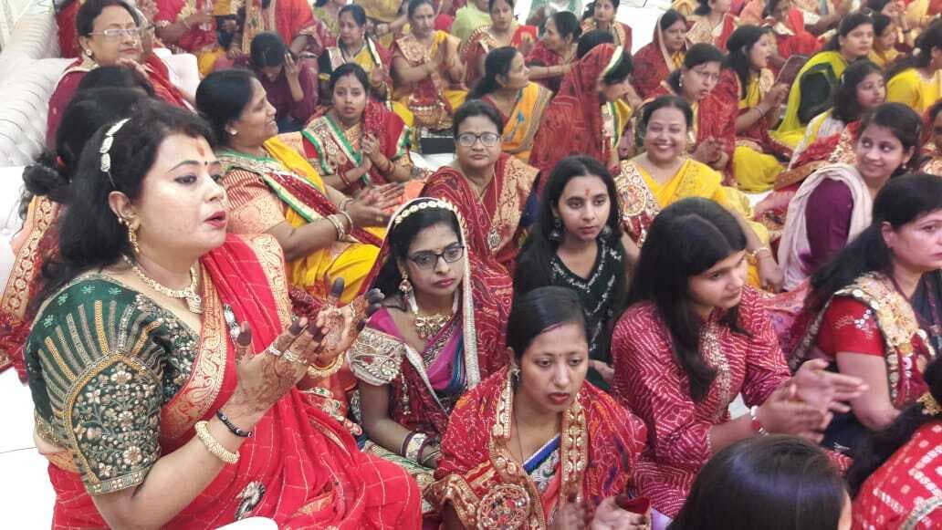 आज मोरी मैया घर आयी है, सुमिरन है दादी जी का