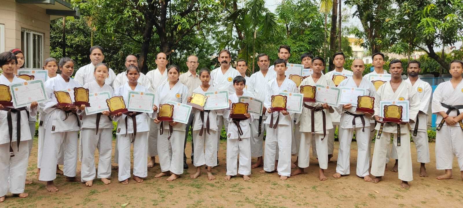 शोतोकान कराटे डो फेडरेशन ऑफ इंडिया के 16 कराटेकारों को ब्लैक बेल्ट