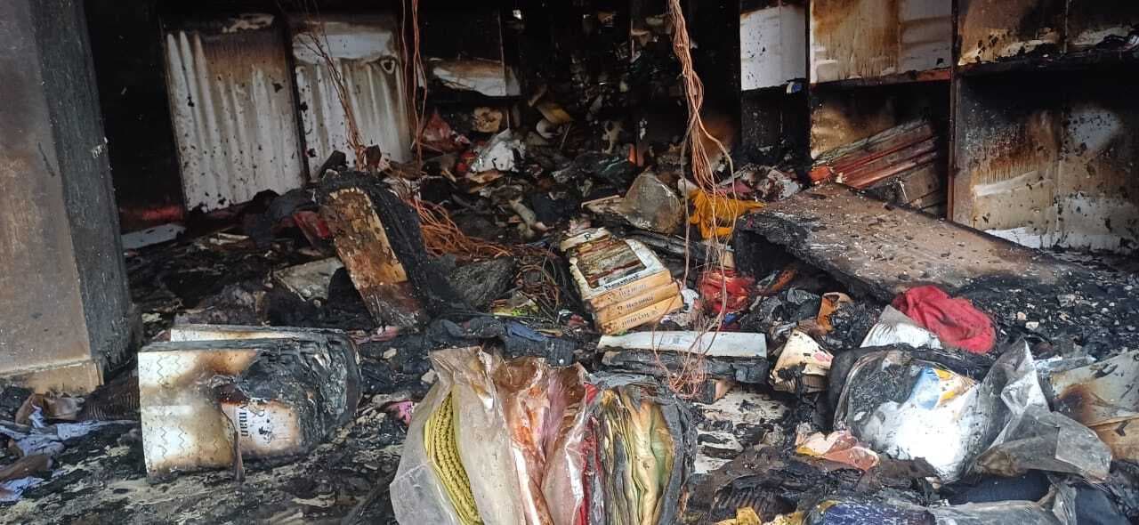 शॉर्ट सर्किट से कपड़े की दुकान में लगी आग