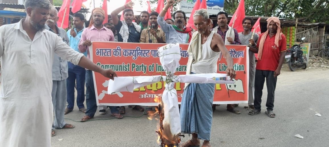 पुतला दहन कर माले कार्यकर्ताओं ने जताया विरोध