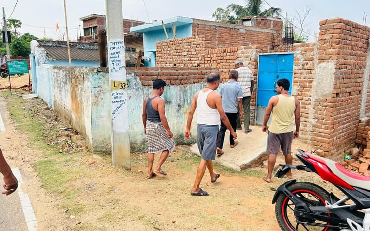 Giridih News: तिसरी में आर्थिक तंगी से बदहाल पति-पत्नी ने की आत्महत्या, जांच में जुटी पुलिस