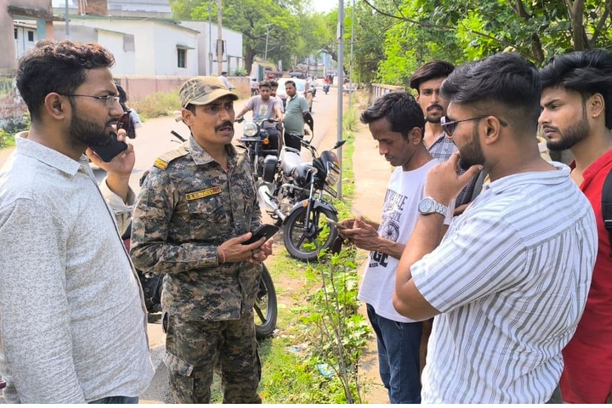 Jharkhand Crime: गिरिडीह में दिनदहाड़े जेवर व्यवसायी से अपराधियों ने ले लीं सोने की अंगुठियां, सीसीटीवी फुटेज खंगाल रही पुलिस