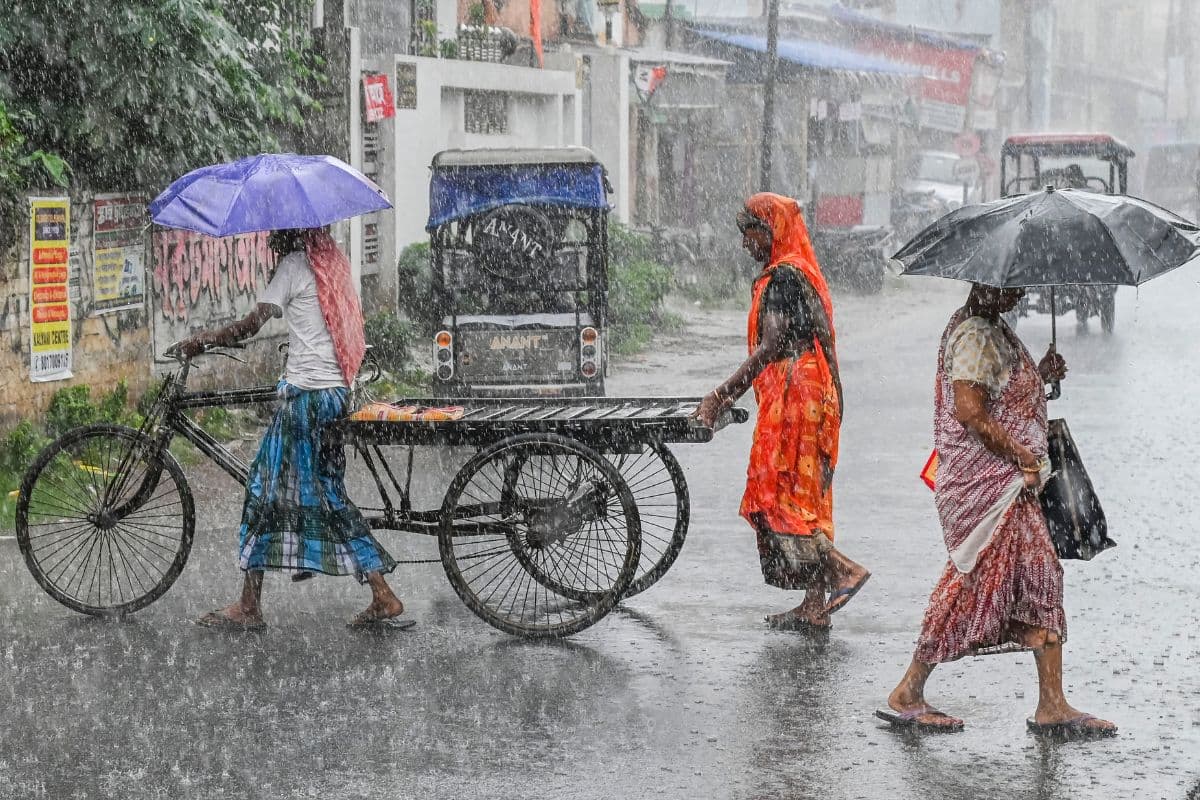 Jharkhand Weather: डीप डिप्रेशन से 20 जिलों में बहुत भारी बारिश, कैसा रहेगा 15 दिन का मौसम