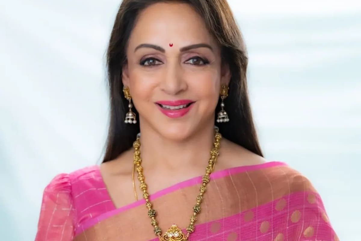 Hema Malini In Maha Kumbh 2025: प्रयागराज पहुंची हेमा मालिनी, संगम में लगाई डुबकी, VIDEO