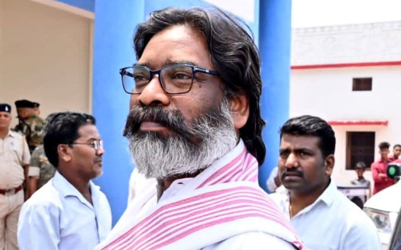Land Scam Case: हेमंत सोरेन की जमानत पर झामुमो की पहली प्रतिक्रिया - जय संविधान, कांग्रेस बांटेगी मिठाई