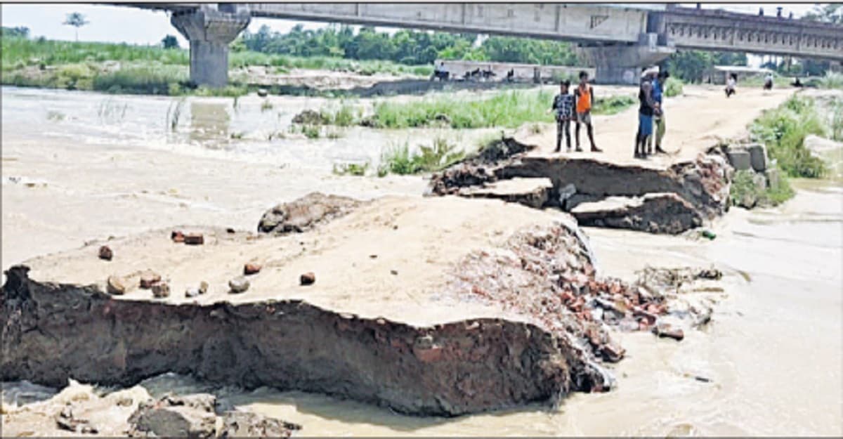 Bihar Flood: बिहार की नदियों में बढ़ा जलस्तर, डायवर्सन और चचरी पुल होने लगे ध्वस्त