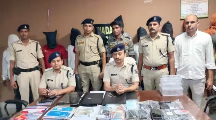 Bihar: नवादा में 10 साइबर अपराधी धराए, डिस्काउंट के नाम पर लगाते थे चपत